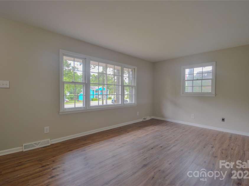 6921 Idlewild Road, Charlotte, NC 28212.  MLS# CAR4259752, YatesRealty ID 13884. 