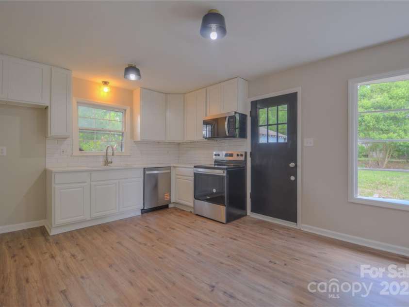 6921 Idlewild Road, Charlotte, NC 28212.  MLS# CAR4259752, YatesRealty ID 13884. 