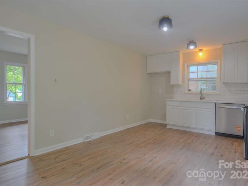 6921 Idlewild Road, Charlotte, NC 28212.  MLS# CAR4259752, YatesRealty ID 13884. 