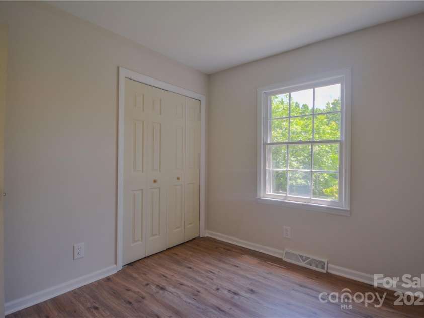 6921 Idlewild Road, Charlotte, NC 28212.  MLS# CAR4259752, YatesRealty ID 13884. 