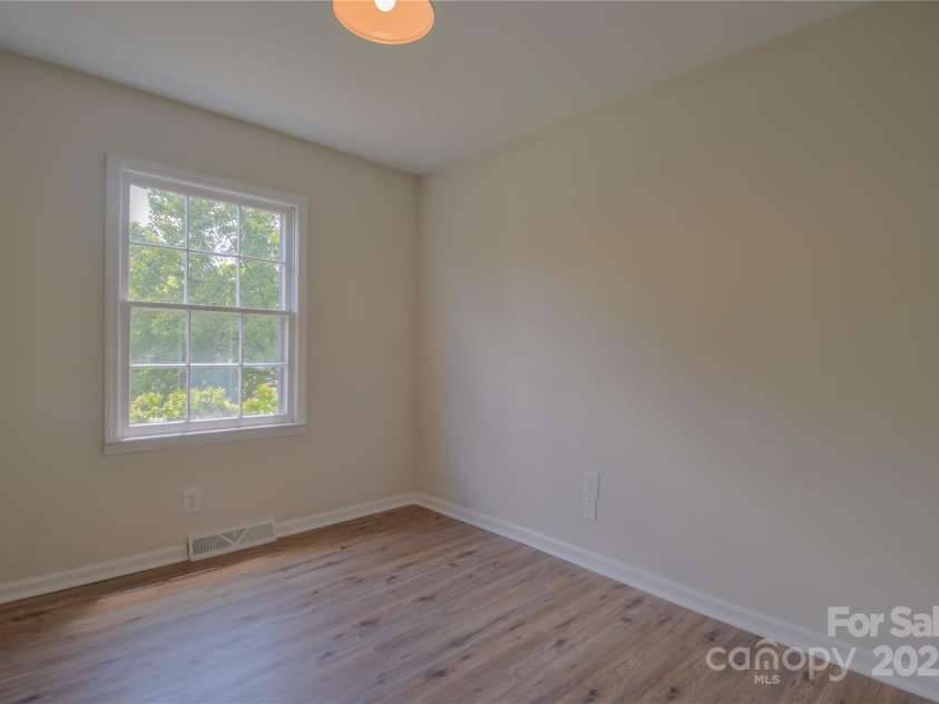 6921 Idlewild Road, Charlotte, NC 28212.  MLS# CAR4259752, YatesRealty ID 13884. 