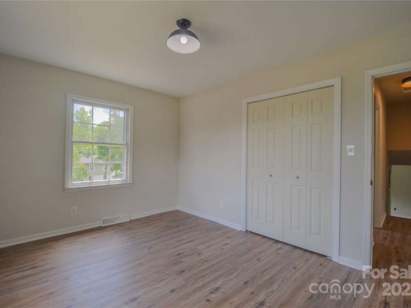 6921 Idlewild Road, Charlotte, NC 28212.  MLS# CAR4259752, YatesRealty ID 13884. 