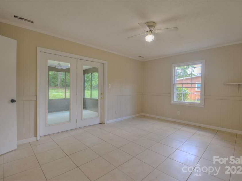 6921 Idlewild Road, Charlotte, NC 28212.  MLS# CAR4259752, YatesRealty ID 13884. 