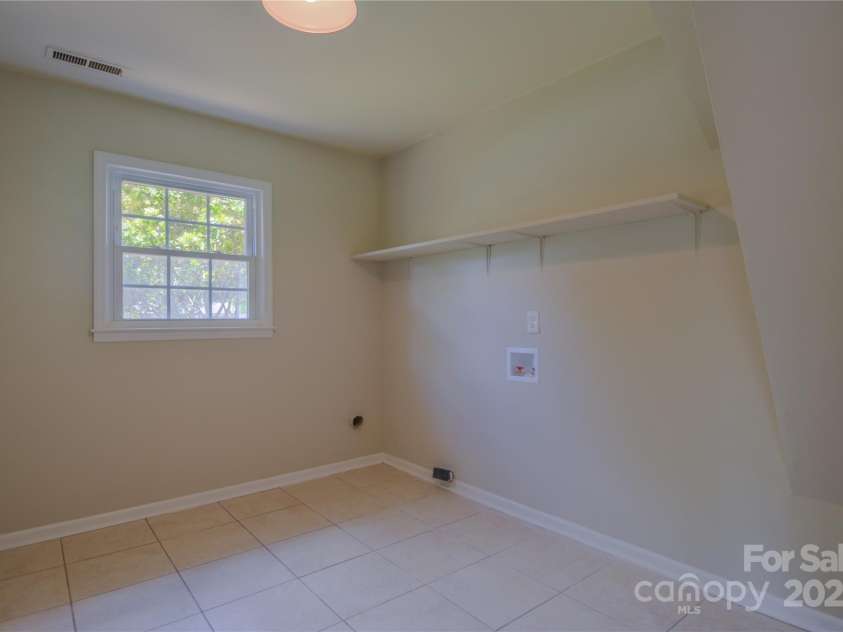 6921 Idlewild Road, Charlotte, NC 28212.  MLS# CAR4259752, YatesRealty ID 13884. 