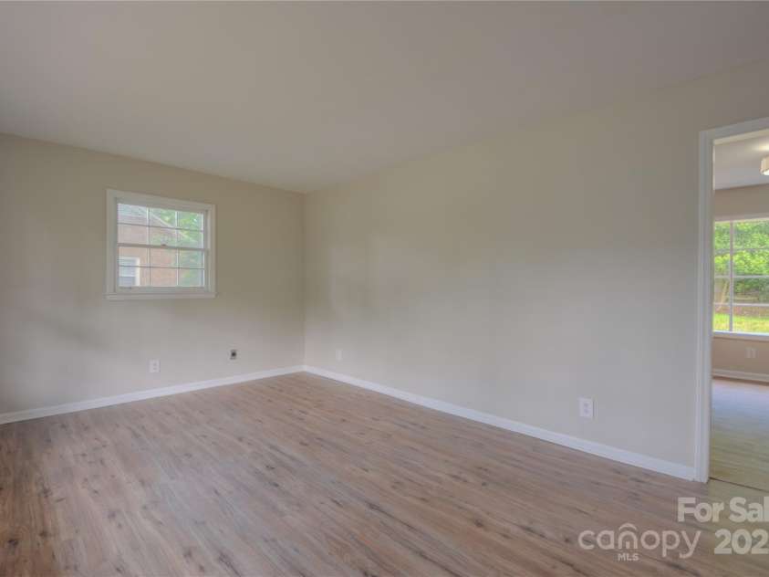 6921 Idlewild Road, Charlotte, NC 28212.  MLS# CAR4324950, YatesRealty ID 13884. 