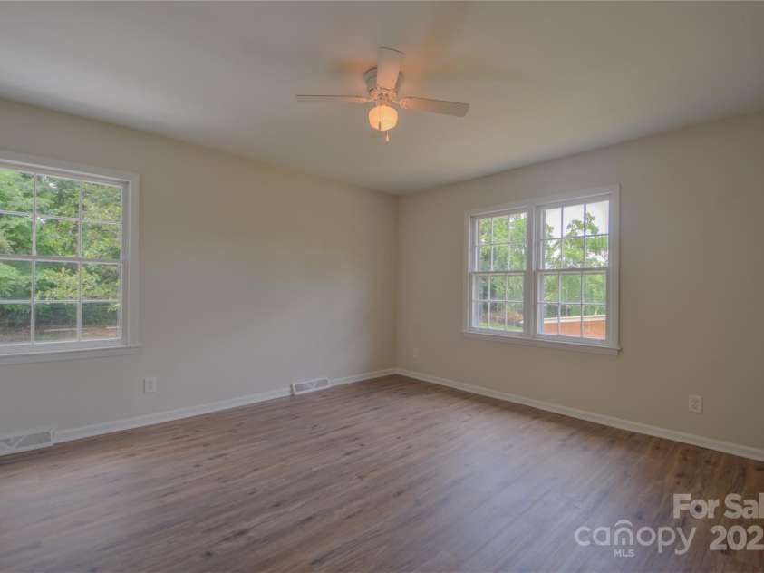 6921 Idlewild Road, Charlotte, NC 28212.  MLS# CAR4324950, YatesRealty ID 13884. 