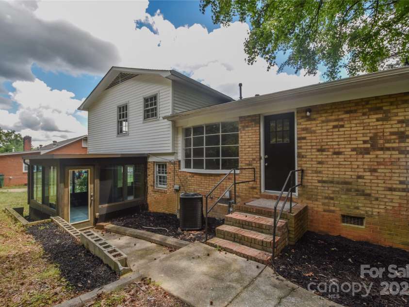 6921 Idlewild Road, Charlotte, NC 28212.  MLS# CAR4324950, YatesRealty ID 13884. 