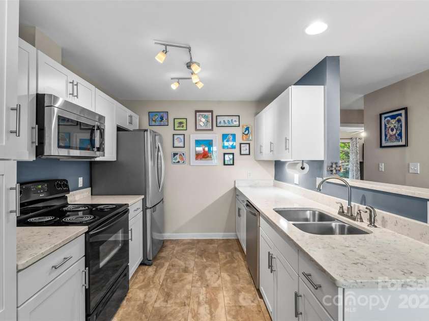 112 A Wesley Drive, Morganton, NC 28655.  MLS# CAR4259797, YatesRealty ID 13885. 