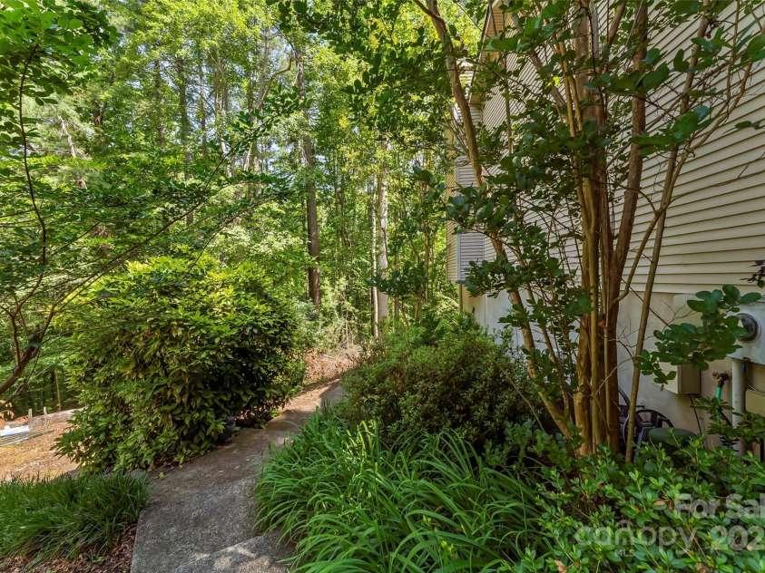 112 A Wesley Drive, Morganton, NC 28655.  MLS# CAR4259797, YatesRealty ID 13885. 