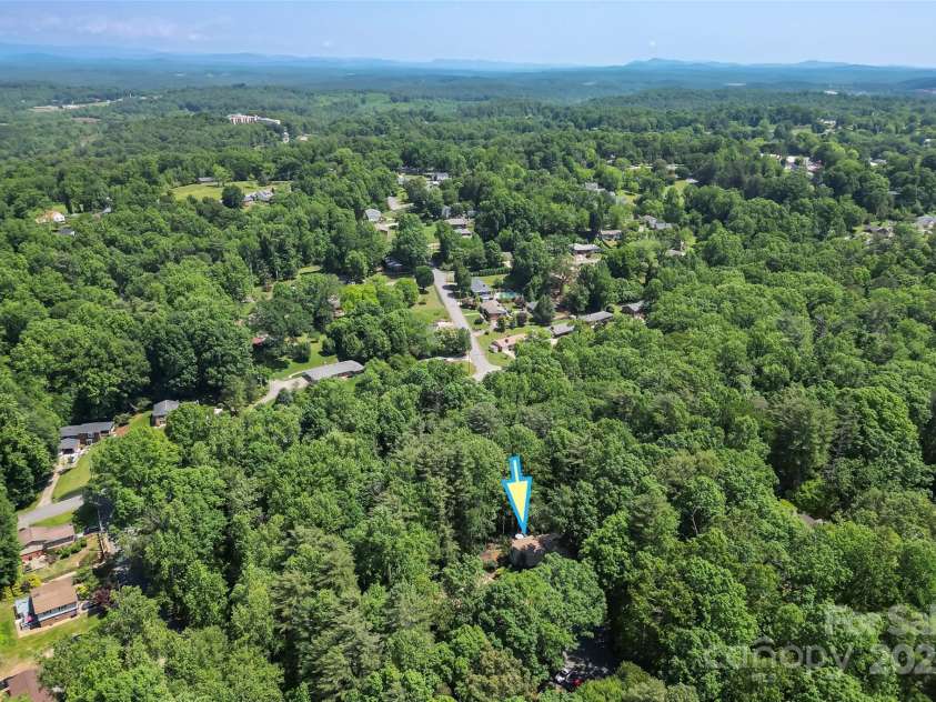 112 A Wesley Drive, Morganton, NC 28655.  MLS# CAR4259797, YatesRealty ID 13885. 
