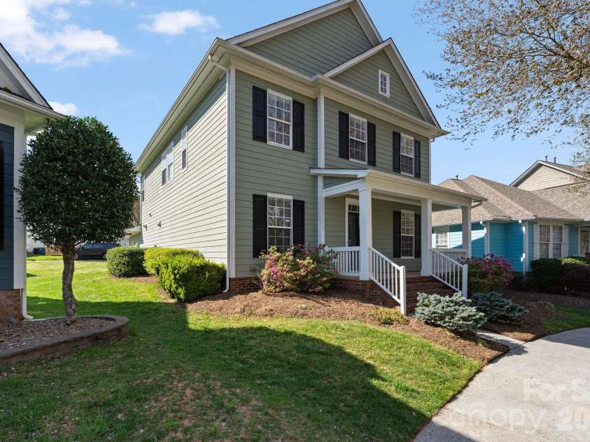 17715 North Shore Circle, Cornelius, NC 28031.  MLS# CAR4362442, YatesRealty ID 13885. 