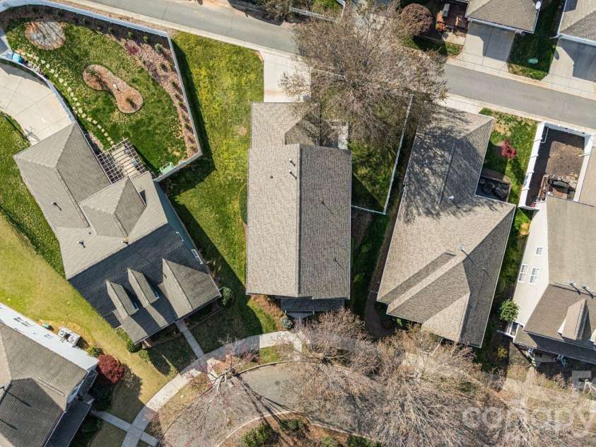 17715 North Shore Circle, Cornelius, NC 28031.  MLS# CAR4362442, YatesRealty ID 13885. 