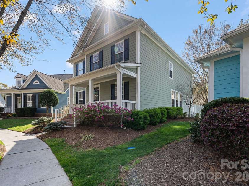 17715 North Shore Circle, Cornelius, NC 28031.  MLS# CAR4362442, YatesRealty ID 13885. 