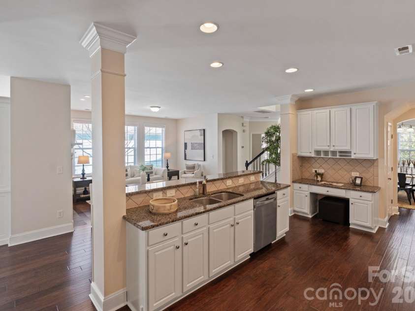 17715 North Shore Circle, Cornelius, NC 28031.  MLS# CAR4362442, YatesRealty ID 13885. 