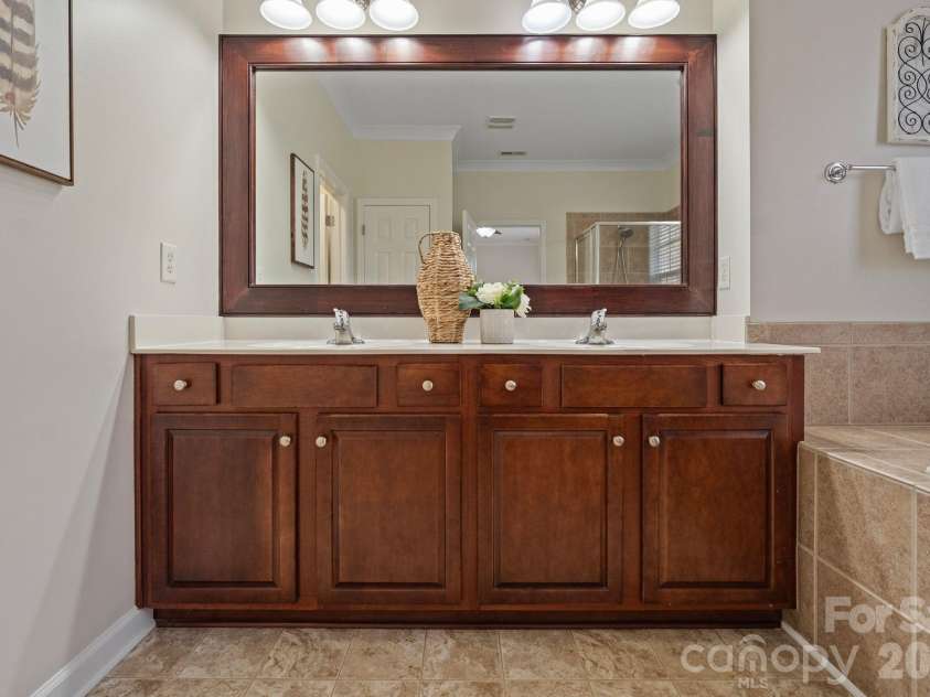 17715 North Shore Circle, Cornelius, NC 28031.  MLS# CAR4362442, YatesRealty ID 13885. 