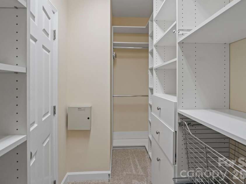 17715 North Shore Circle, Cornelius, NC 28031.  MLS# CAR4362442, YatesRealty ID 13885. 