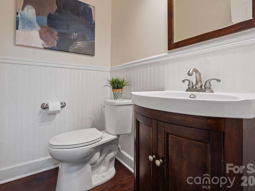 17715 North Shore Circle, Cornelius, NC 28031.  MLS# CAR4362442, YatesRealty ID 13885. Half bath