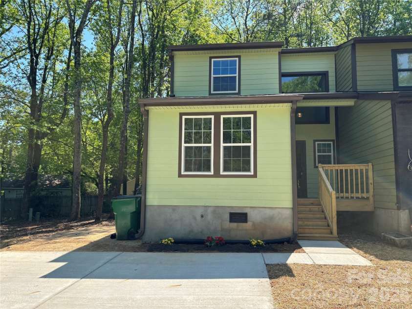 6211 Spanish Oak Road, Charlotte, NC 28227.  MLS# CAR4368786, YatesRealty ID 13886. 
