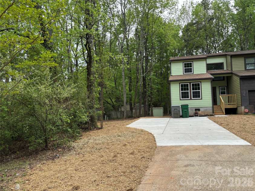 6211 Spanish Oak Road, Charlotte, NC 28227.  MLS# CAR4368786, YatesRealty ID 13886. 