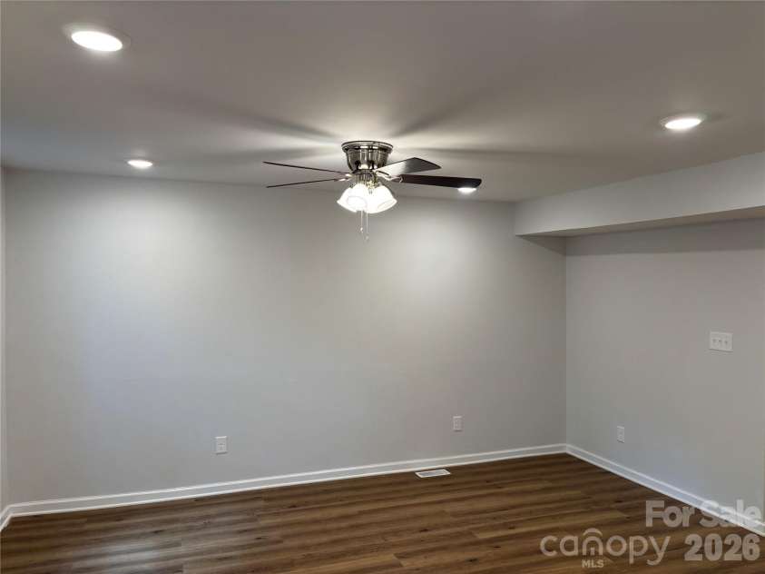 6211 Spanish Oak Road, Charlotte, NC 28227.  MLS# CAR4368786, YatesRealty ID 13886. 