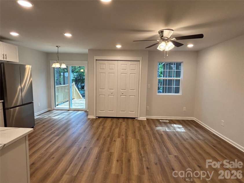 6211 Spanish Oak Road, Charlotte, NC 28227.  MLS# CAR4368786, YatesRealty ID 13886. 