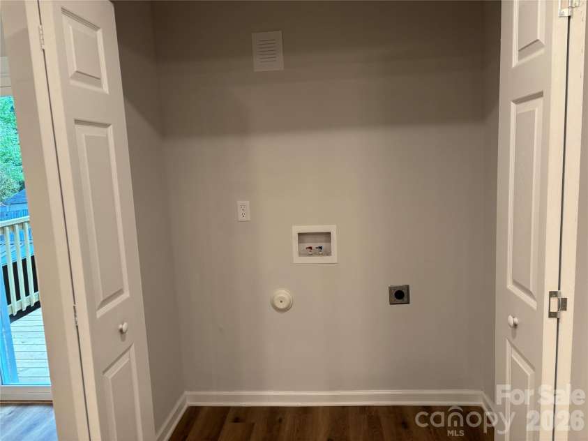 6211 Spanish Oak Road, Charlotte, NC 28227.  MLS# CAR4368786, YatesRealty ID 13886. 