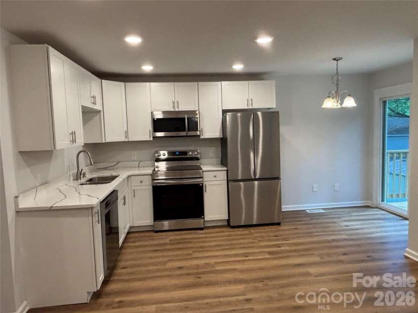 6211 Spanish Oak Road, Charlotte, NC 28227.  MLS# CAR4368786, YatesRealty ID 13886. 