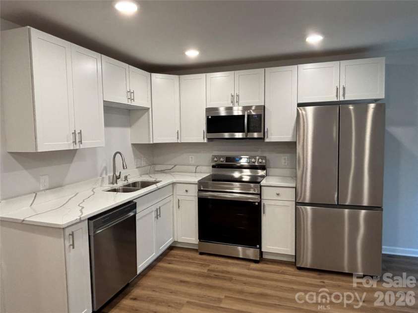 6211 Spanish Oak Road, Charlotte, NC 28227.  MLS# CAR4368786, YatesRealty ID 13886. 