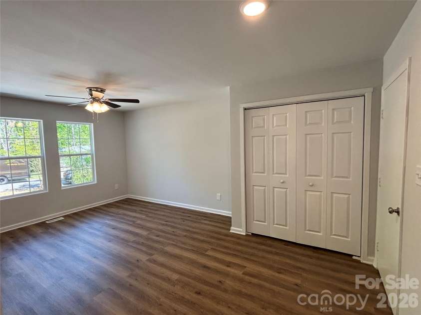 6211 Spanish Oak Road, Charlotte, NC 28227.  MLS# CAR4368786, YatesRealty ID 13886. 