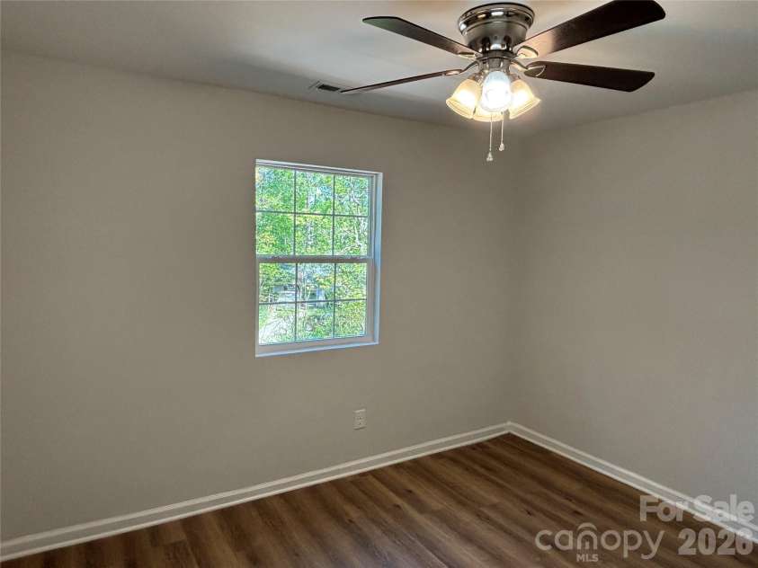 6211 Spanish Oak Road, Charlotte, NC 28227.  MLS# CAR4368786, YatesRealty ID 13886. 