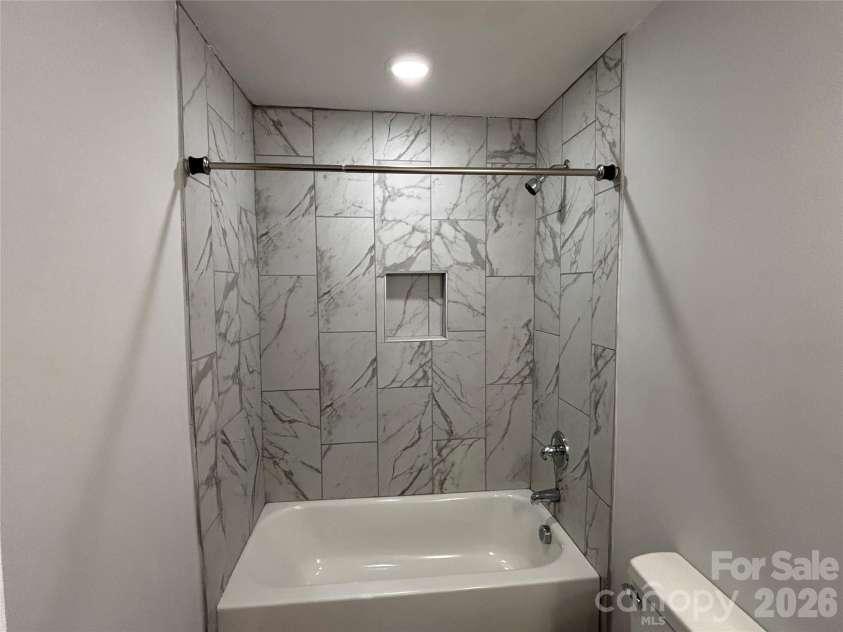 6211 Spanish Oak Road, Charlotte, NC 28227.  MLS# CAR4368786, YatesRealty ID 13886. 