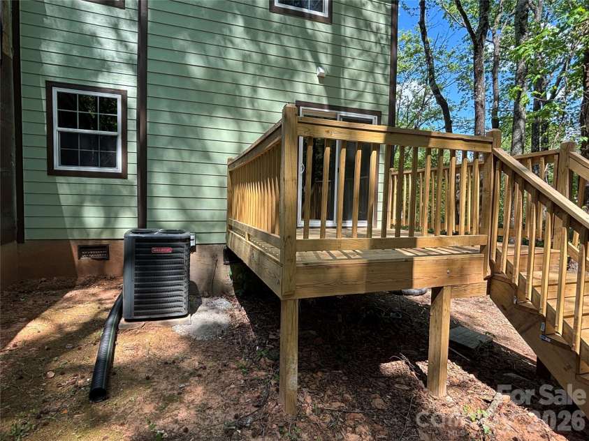 6211 Spanish Oak Road, Charlotte, NC 28227.  MLS# CAR4368786, YatesRealty ID 13886. 