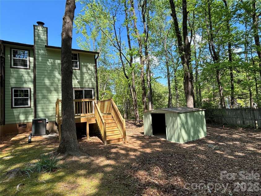 6211 Spanish Oak Road, Charlotte, NC 28227.  MLS# CAR4368786, YatesRealty ID 13886. 