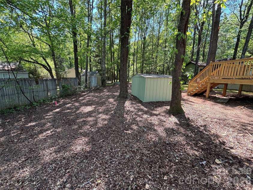 6211 Spanish Oak Road, Charlotte, NC 28227.  MLS# CAR4368786, YatesRealty ID 13886. 
