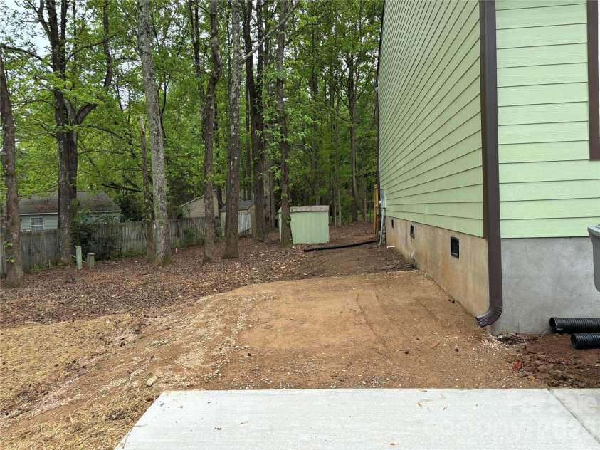 6211 Spanish Oak Road, Charlotte, NC 28227.  MLS# CAR4368786, YatesRealty ID 13886. 
