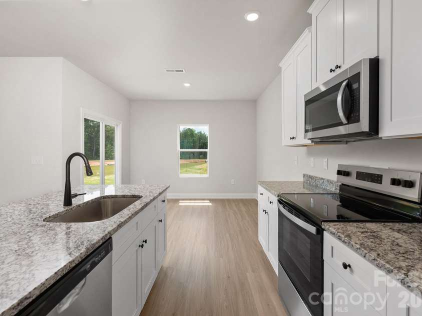 6610 Fairford Drive, Charlotte, NC 28215.  MLS# CAR4354001, YatesRealty ID 13886. 