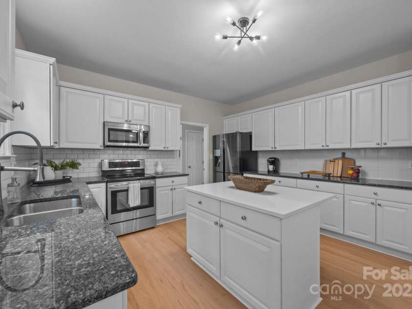 263 Fernbrook Drive, Mooresville, NC 28117.  MLS# CAR4246852, YatesRealty ID 13887. 