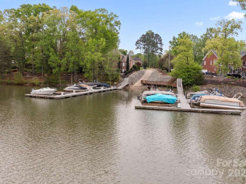 263 Fernbrook Drive, Mooresville, NC 28117.  MLS# CAR4246852, YatesRealty ID 13887. 