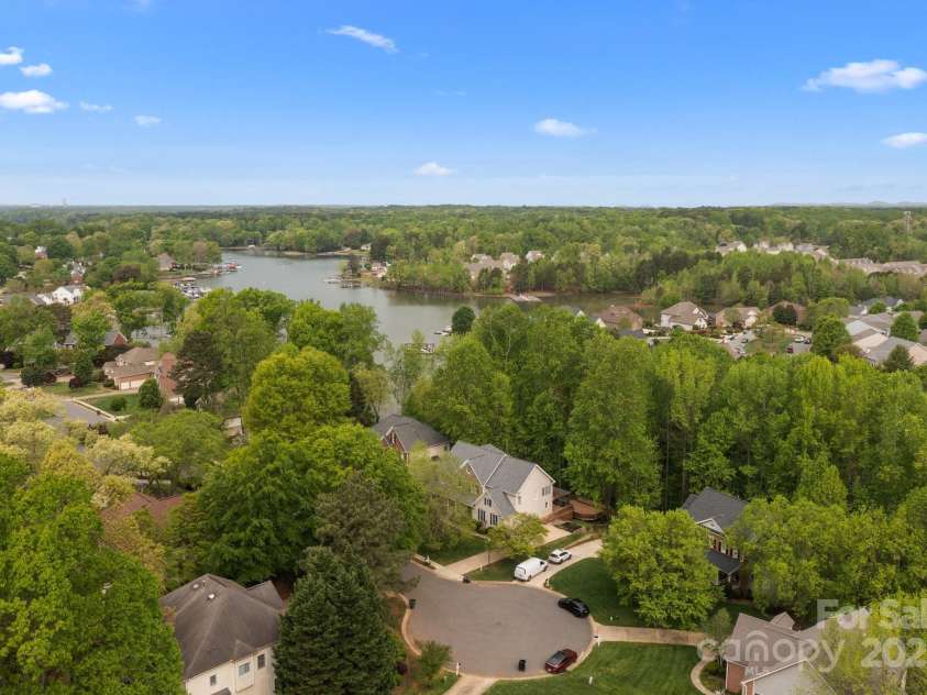 263 Fernbrook Drive, Mooresville, NC 28117.  MLS# CAR4246852, YatesRealty ID 13887. 