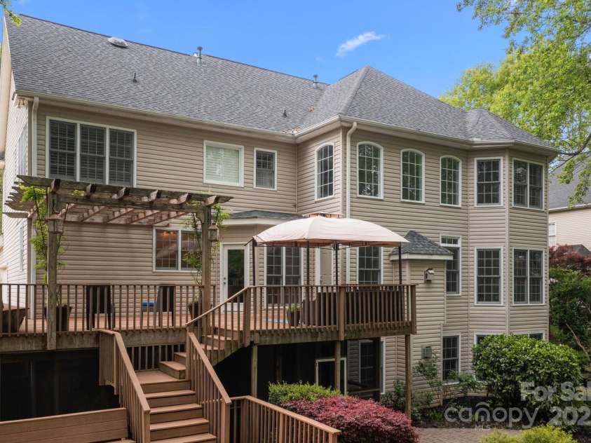 263 Fernbrook Drive, Mooresville, NC 28117.  MLS# CAR4246852, YatesRealty ID 13887. Great backyard for entertaining!