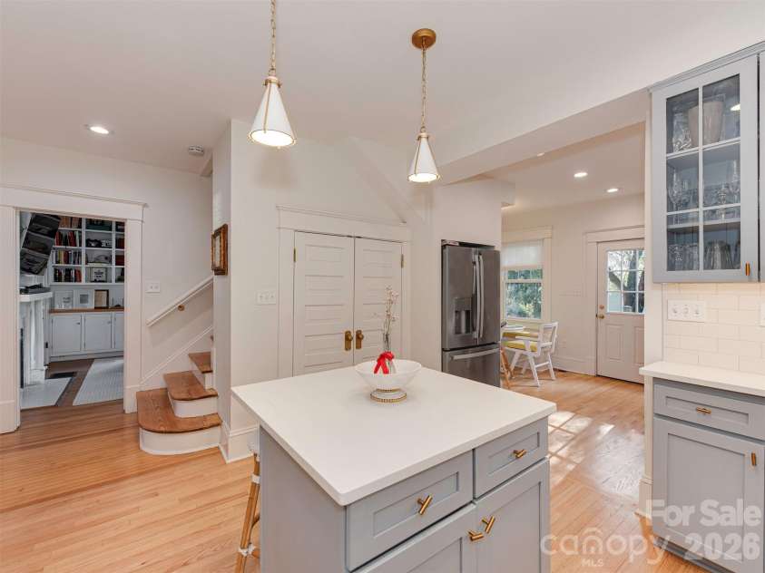 720 Clement Avenue, Charlotte, NC 28204.  MLS# CAR4347577, YatesRealty ID 13887. 