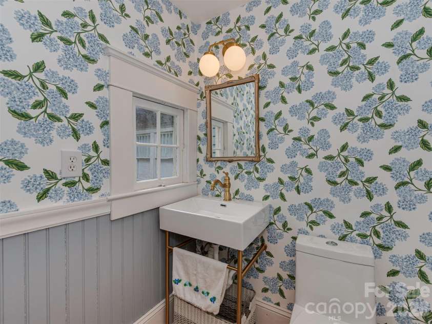 720 Clement Avenue, Charlotte, NC 28204.  MLS# CAR4347577, YatesRealty ID 13887. 