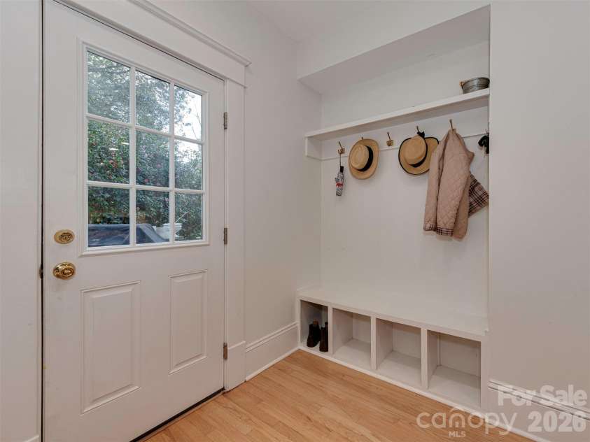 720 Clement Avenue, Charlotte, NC 28204.  MLS# CAR4347577, YatesRealty ID 13887. 