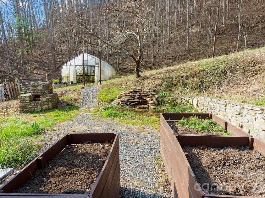 1105 Griffin Branch Road, Marshall, NC 28753.  MLS# CAR4363034, YatesRealty ID 13888. 22 Raised Bed Planters 