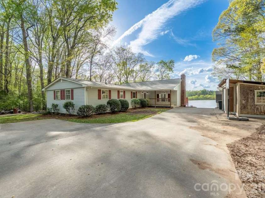 349 Lake Wylie Road, Belmont, NC 28012.  MLS# CAR4367153, YatesRealty ID 13889. 