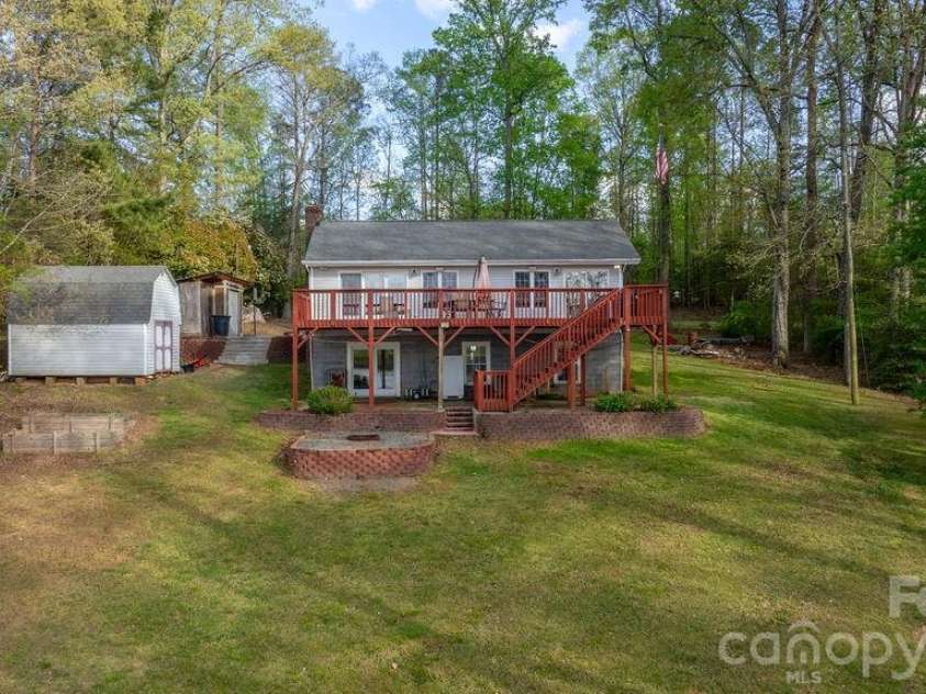 349 Lake Wylie Road, Belmont, NC 28012.  MLS# CAR4367153, YatesRealty ID 13889. 