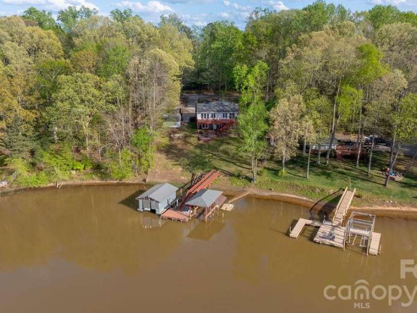 349 Lake Wylie Road, Belmont, NC 28012.  MLS# CAR4367153, YatesRealty ID 13889. 
