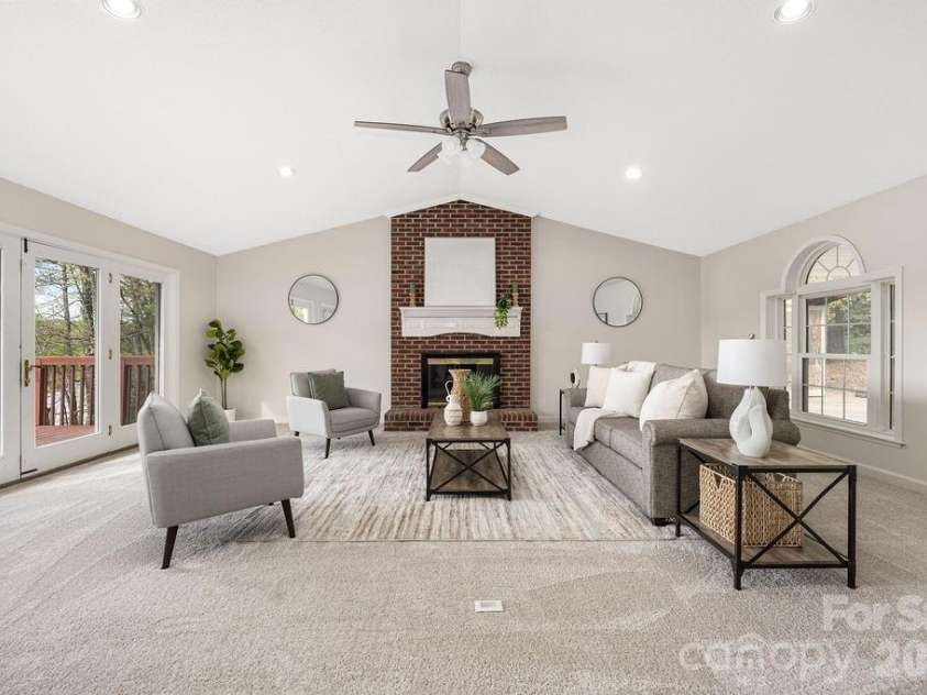 349 Lake Wylie Road, Belmont, NC 28012.  MLS# CAR4367153, YatesRealty ID 13889. 