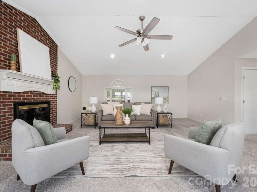349 Lake Wylie Road, Belmont, NC 28012.  MLS# CAR4367153, YatesRealty ID 13889. 