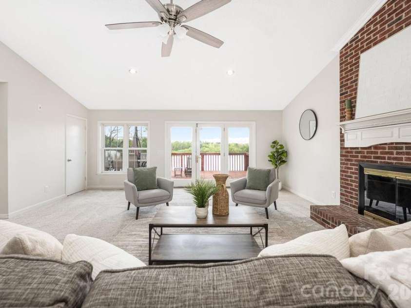 349 Lake Wylie Road, Belmont, NC 28012.  MLS# CAR4367153, YatesRealty ID 13889. 